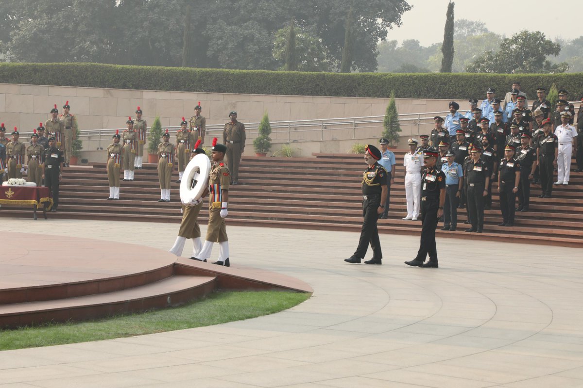 HQ_DG_NCC's tweet photo. NCC the largest uniformed youth organisation of the world is celebrating its 76th  Raising Day. On this solemn occasion,  DGNCC laid wreath &amp; paid tribute to the fallen heroes at National War Memorial.
#76GloriousYearsNCC https://t.co/dh1kTIRQsV