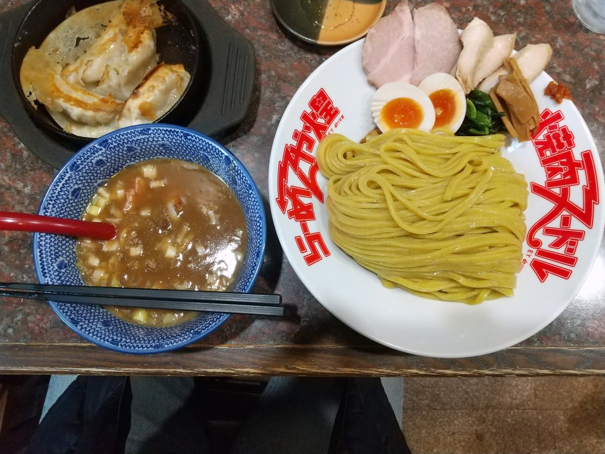 １日遅れですが、煌さんで昼
飯です。この日のBGMは東京ナイトのアルバムでした❗️
ご馳走さまでした❗️