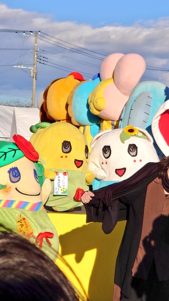 sasacramentoo's tweet image. 🍀ステージ脇にて🍀 仲良し☺️

#ペアンヌ #ふなごろー #ふにゃっしー  #世界キャラクターさみっとin羽生