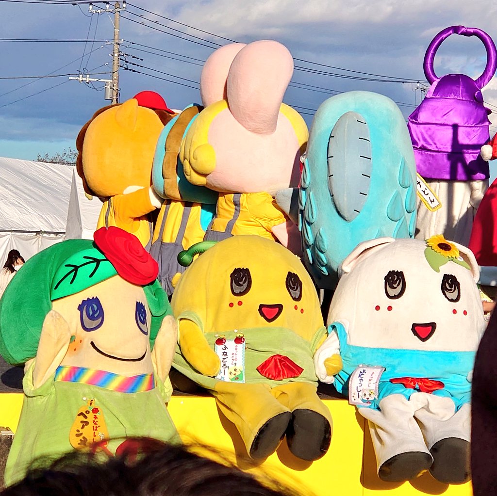 sasacramentoo's tweet image. 🍀ステージ脇にて🍀 仲良し☺️

#ペアンヌ #ふなごろー #ふにゃっしー  #世界キャラクターさみっとin羽生