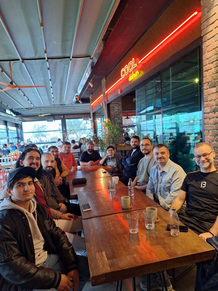 Aylar sonra Aylık buluşmamızı gerçekleştirdik. Tekrar bir araya gelmek çok güzeldi. 🥰Ayrıca Trabzon’dan kalkıp gelen misafirlerimize çok teşekkürler <a href="/apostylee/">Abdullah Uğraşkan</a> 🙏