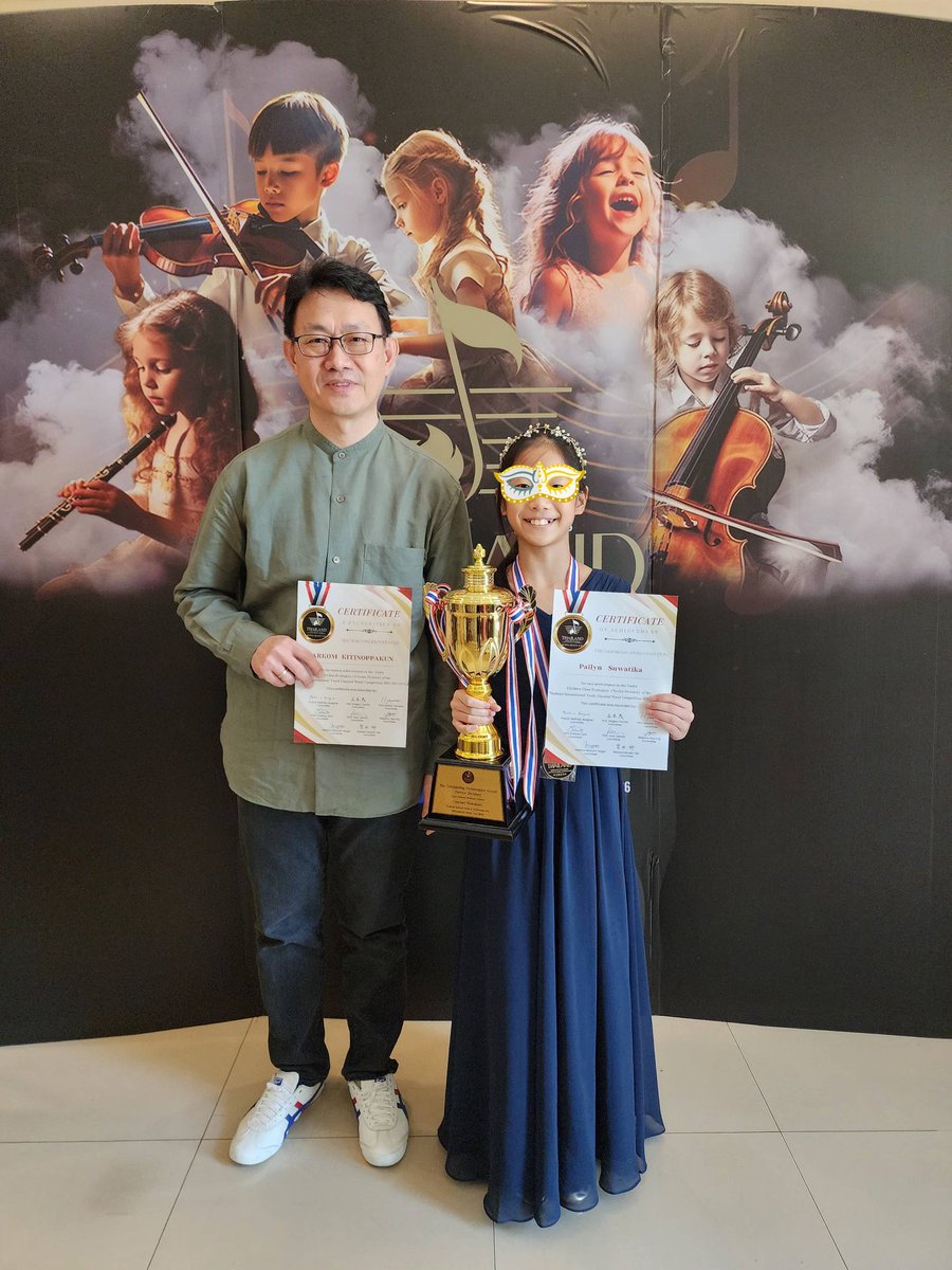 Congratulations both of you Poonpun Gold Medal 🥇 Winner Violin 🏆 and Pailyn Gold Medal 🥇 Winner Violin 🏆 
Thailand International Youth Classical music competition season 2
ก้าวแรกของความสำเร็จของนักเรียนเป็นสิ่งที่ครูภาคภูมิใจ