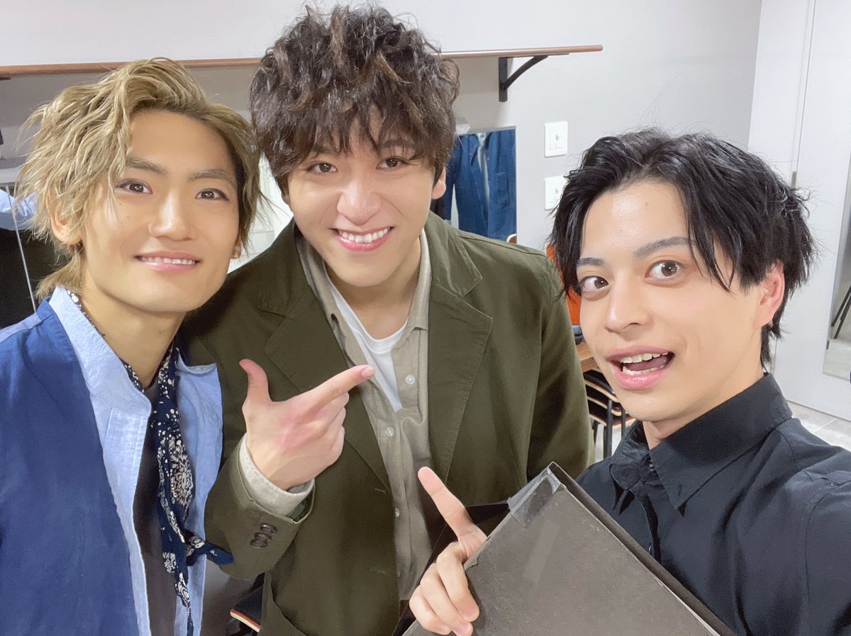 LEON_TERASHIMA's tweet photo. #RMアンドレデジール 

ふうくんたいせいくんと📸

稽古場代役でエミール 途中からはジャンもやらせてもらってたのでたくさんお話でしました ☺︎ 
センスとスキルに溢れたおふたり
あと声の相性よすぎ 𓊝 

ふうくんたいせいくんののかさん千秋楽おつかれさまでした ☺︎ https://t.co/9aoFO4r0Fm