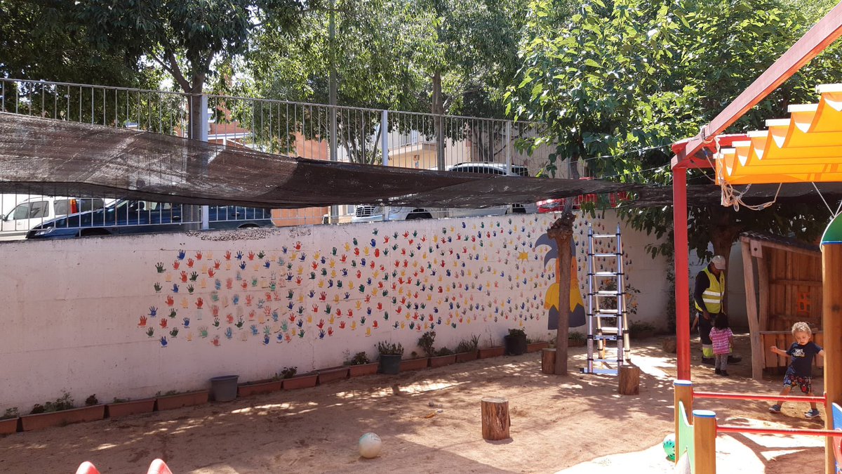 AFAEspurna's tweet photo. @AjPalleja @sindicdegreuges @educaciocat @eniubo ☀️ Des del curs 2022/23 esperem un "toldo" per resguardar als infants del sol als mesos d’estiu.  Després d’estar reclamant i insistint durant molts mesos, ens van col·locar una lona, material el qual cap de dos dies va caure

@AjPalleja @sindicdegreuges @educaciocat @eniubo https://t.co/SF9cmHRapd