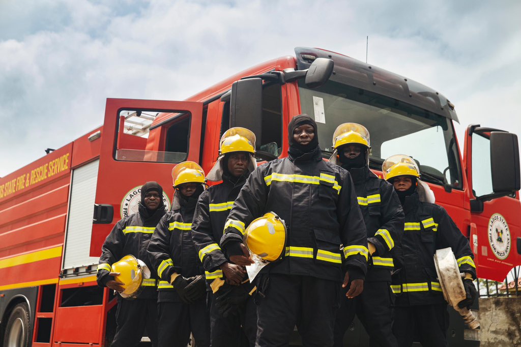 funkeakindele's tweet photo. Huge salute to the Lagos State Fire and Rescue Service! Your bravery & selflessness are truly inspiring! Thank you for being a part of #EverybodyLovesJENIFA! #LagosStateFireService #Heroes #funkeakindele https://t.co/AmoiOxGy6S