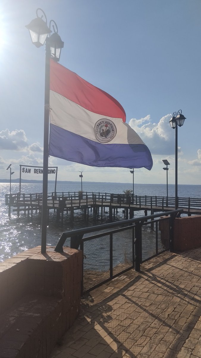 reportando desde Asunción. lo único que tengo que decir es que siempre voy a guardar un lugarcito en mi corazón para Paraguay y su gente. se nota la calidez del pueblo paraguayo y el respeto que tienen por nosotros. noble pueblo el paraguayo.