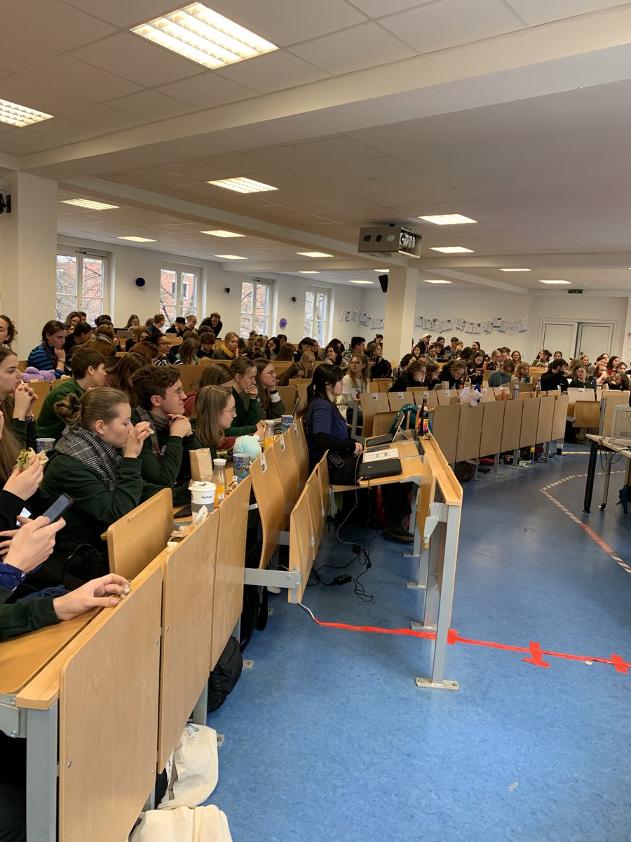 Eine spannende und vor allem große Mitgliederversammlung der #PsyFaKo startet. 51 Fachschaften sind dabei und diskutieren wichtige Themen.