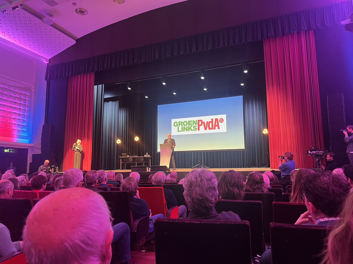 pimvandendool's tweet photo. Frans Timmermans op ledenraad PvdA: ‘We hebben geen integratieprobleem, maar een desintegratieprobleem… er is geen begrip meer tussen stad en platteland, tussen verschillende bevolkingsgroepen, dat zijn we kwijtgeraakt.’ https://t.co/dluHoQKgwf