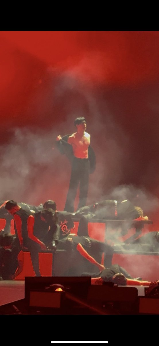 RAKIJN's tweet photo. Everyone went crazy in Philippine Arena after this Bangchan!!

#StraykidsinBulacan 
#dominATE_BULACAN https://t.co/1S3bbGyapP
