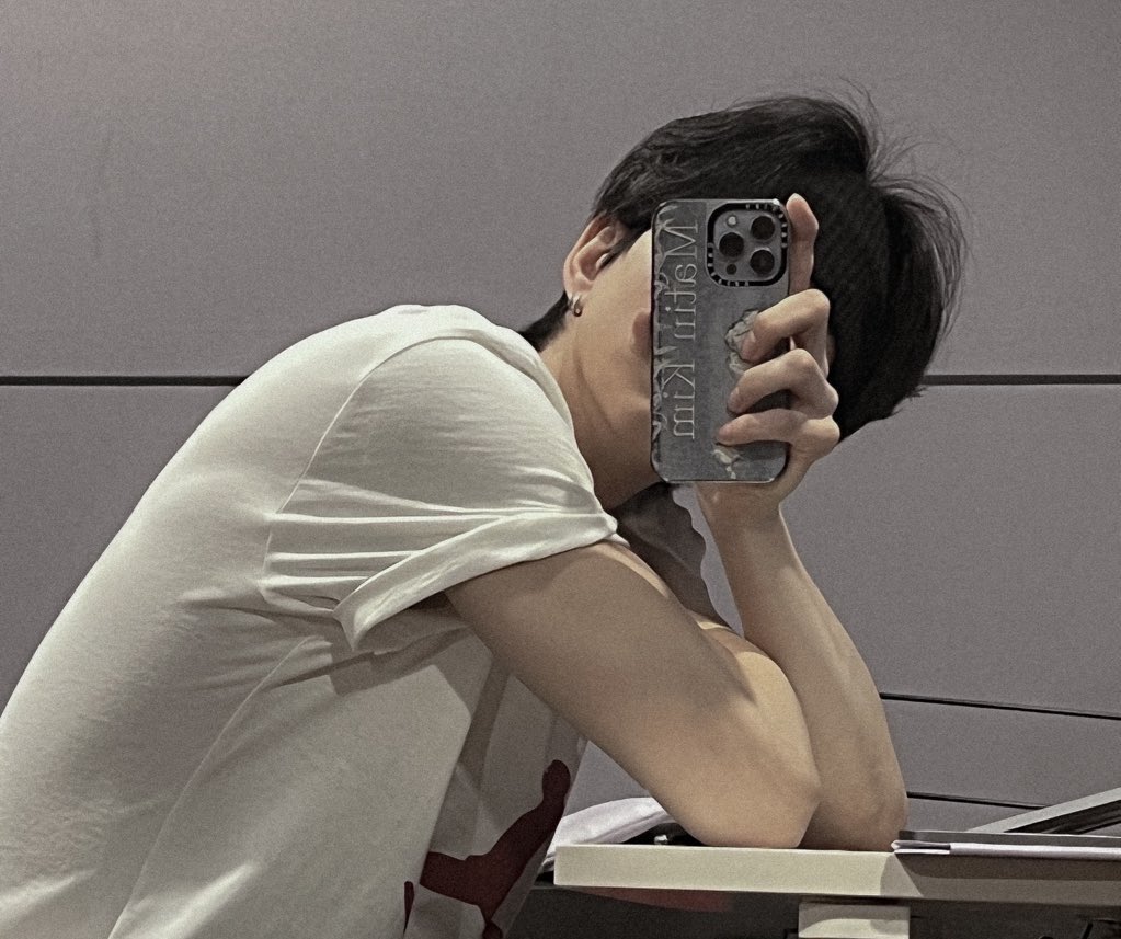 ✧˚ synthesizer boy