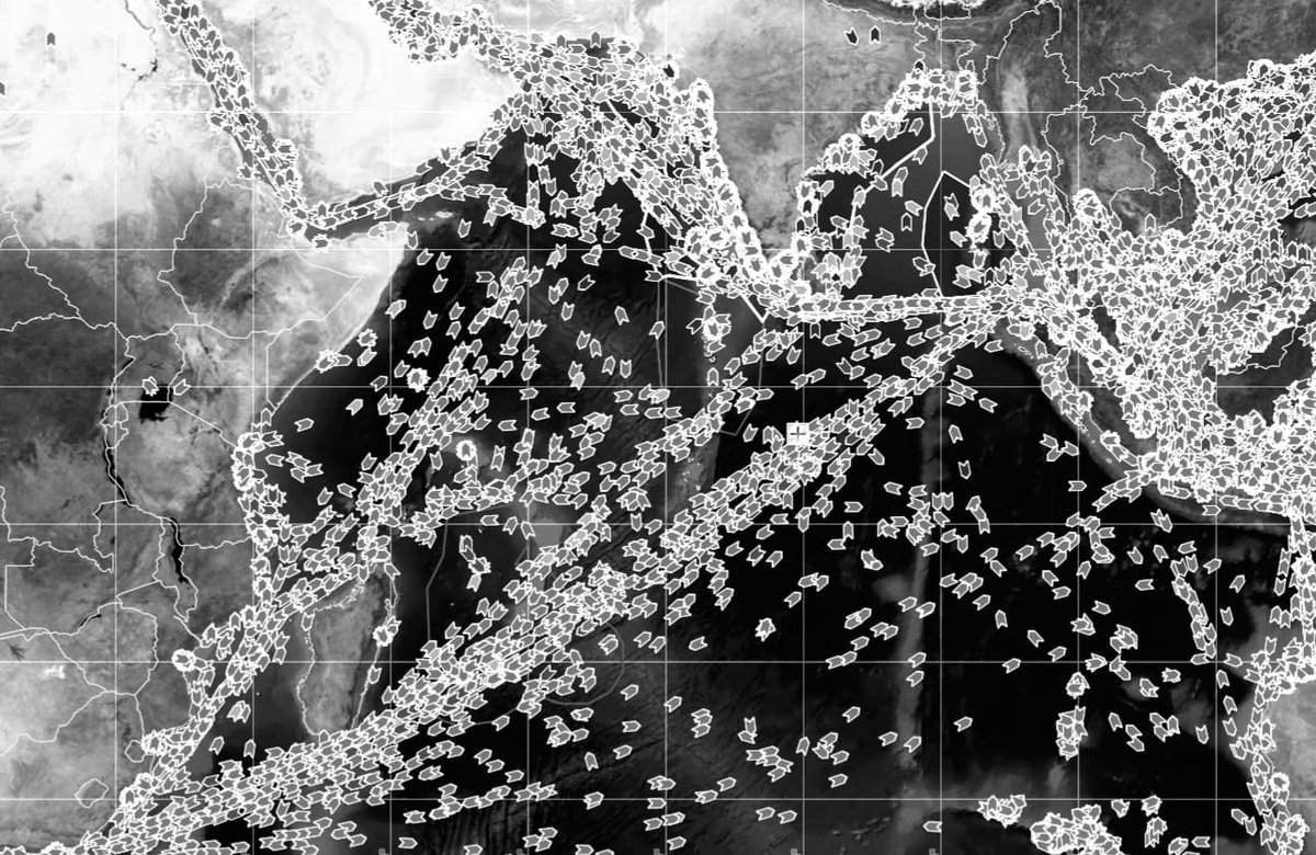 indiannavy's tweet image. #IndianNavy's Information Management &amp;amp; Analysis Centre #IMAC marks a decade of turning data into insights, focusing on #MARSEC threats through analytics to safeguard India's waters. 

10 years of leveraging data for #maritimesecurity.