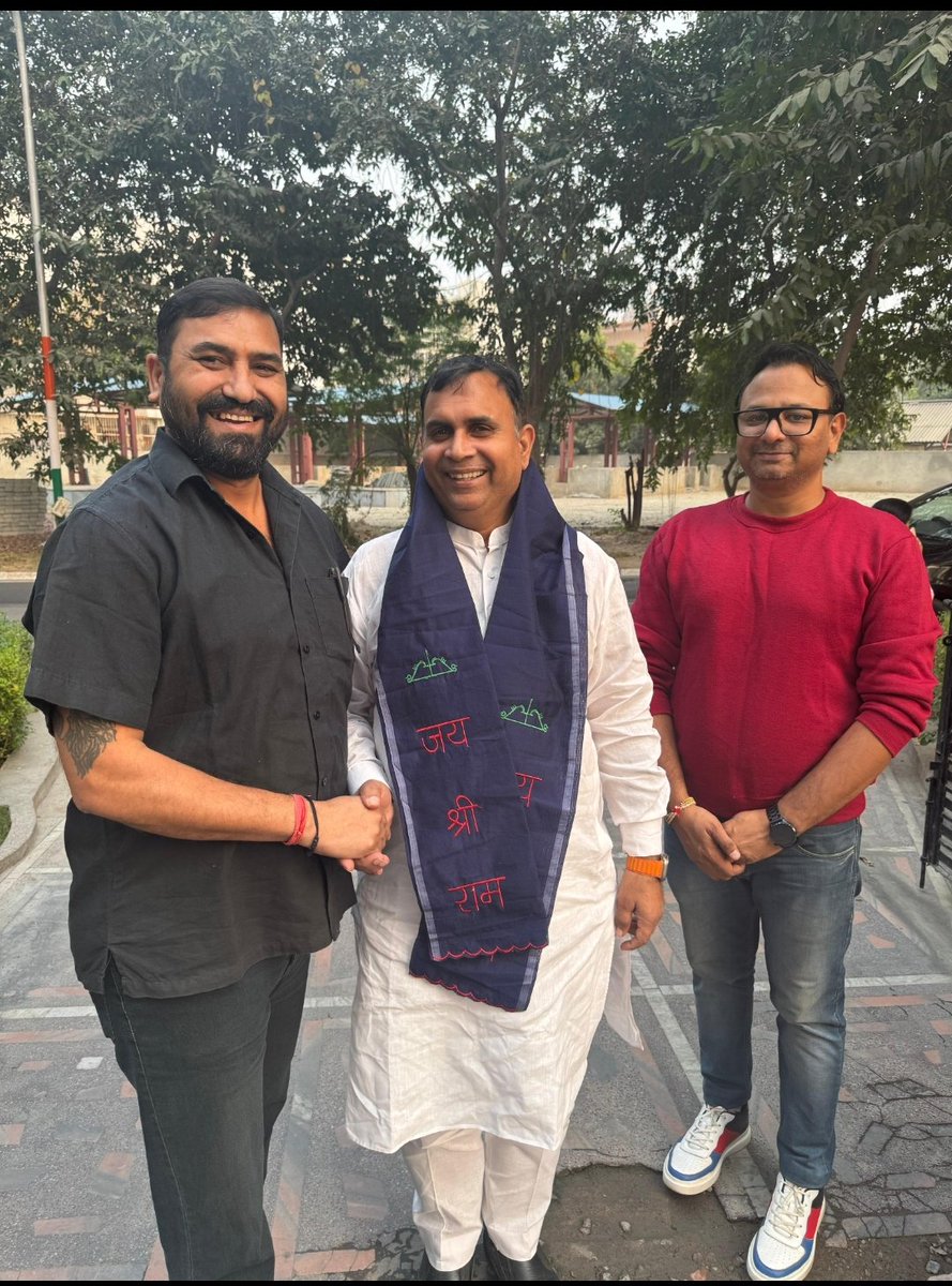 LokeshTyagiGBN's tweet photo. आदरणीय जिलाध्यक्ष गौतम बुध नगर बड़े भाई श्री @Gajendramavibjp जी आपको जन्मदिन की बहुत बहुत बधाई एवं हार्दिक शुभकामनाएं। आपके उत्तम स्वास्थ्य की कामना करता हूं 💐
@dr_maheshsharma @tejpalnagarMLA @jitendra4sharma @ashisyour @ashutosh_ashu28 @deepak_sshastri @eyedocpal @MishraLike https://t.co/w0bCkUUUaI