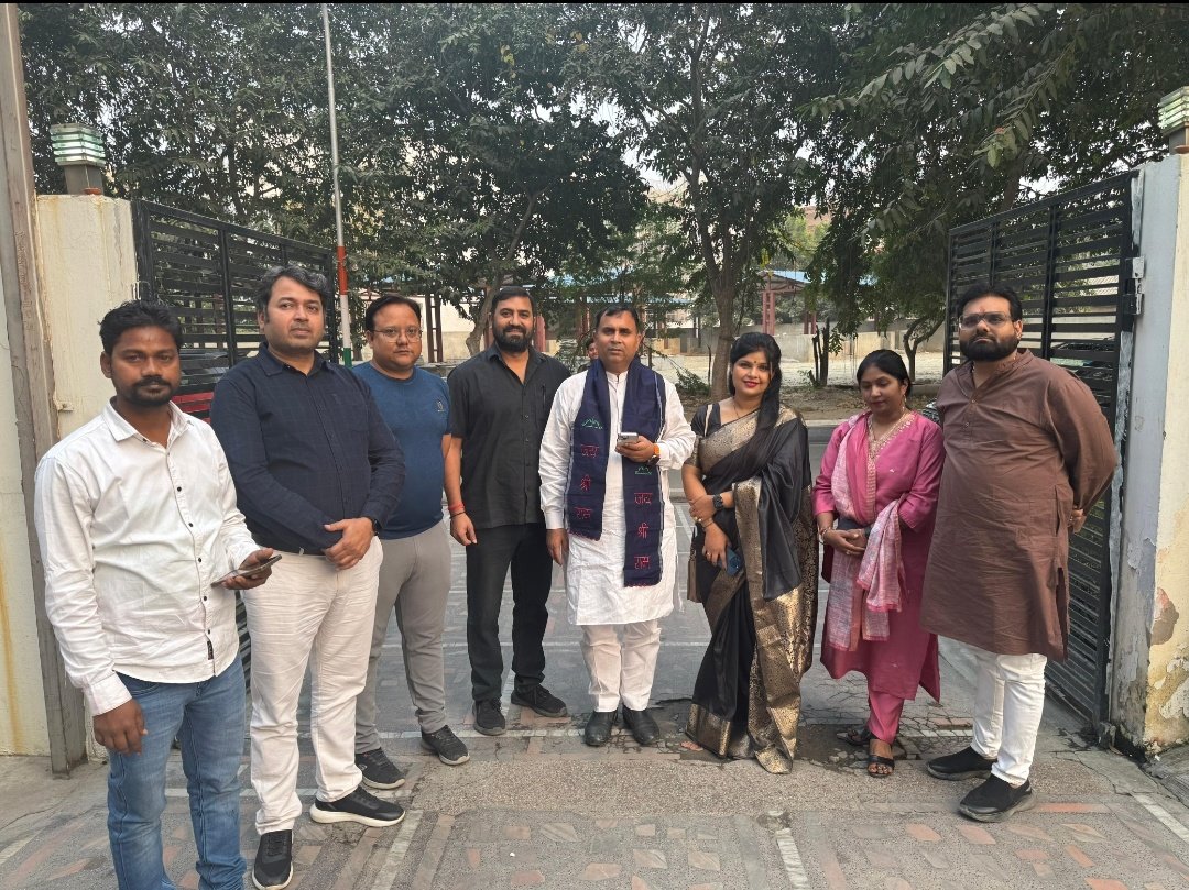 LokeshTyagiGBN's tweet photo. आदरणीय जिलाध्यक्ष गौतम बुध नगर बड़े भाई श्री @Gajendramavibjp जी आपको जन्मदिन की बहुत बहुत बधाई एवं हार्दिक शुभकामनाएं। आपके उत्तम स्वास्थ्य की कामना करता हूं 💐
@dr_maheshsharma @tejpalnagarMLA @jitendra4sharma @ashisyour @ashutosh_ashu28 @deepak_sshastri @eyedocpal @MishraLike https://t.co/w0bCkUUUaI