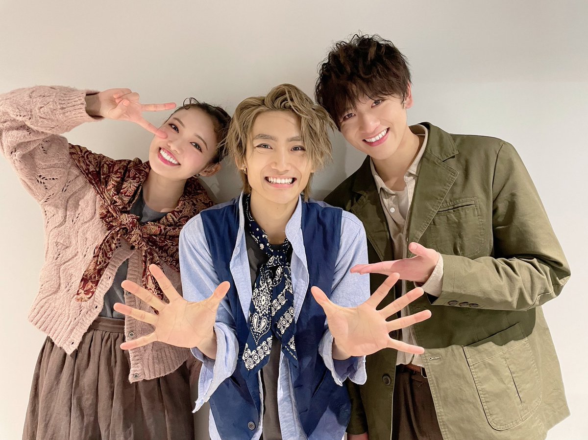 rm_ADesir's tweet photo. 🎊祝・千穐楽🎊
髙橋颯君&amp;島太星君&amp; 山口乃々華さんチームが本日千穐楽でした✨

今日も廊下で、エミールとジャンは真剣に台詞合わせをしていました。

素敵でキラキラで、いつだって優しい3人。
本当にありがとうございました❗️

#RMアンドレデジール https://t.co/yn3HELH28Q