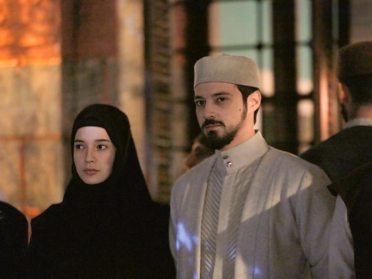 you swipe your credit card, it declines. you swipe it again, it declines. suddenly a couple from the back of the line, “we can help you” they say, pulling a card out. they swipe a card, the payment is accepted. that card was their face card. #cünzey #kızılGoncalar