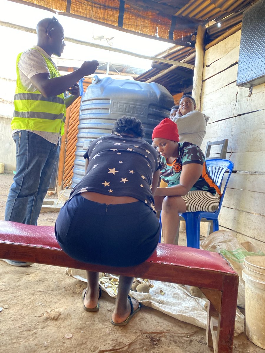 fredkt2022's tweet photo. Reaching out to young people who works in bars and salons sensitizing them about unplanned pregnancy and family planning @Sachmbarara@Saaffunds @NAYDAUGANDA@Elisha4 https://t.co/wJejpXthvW