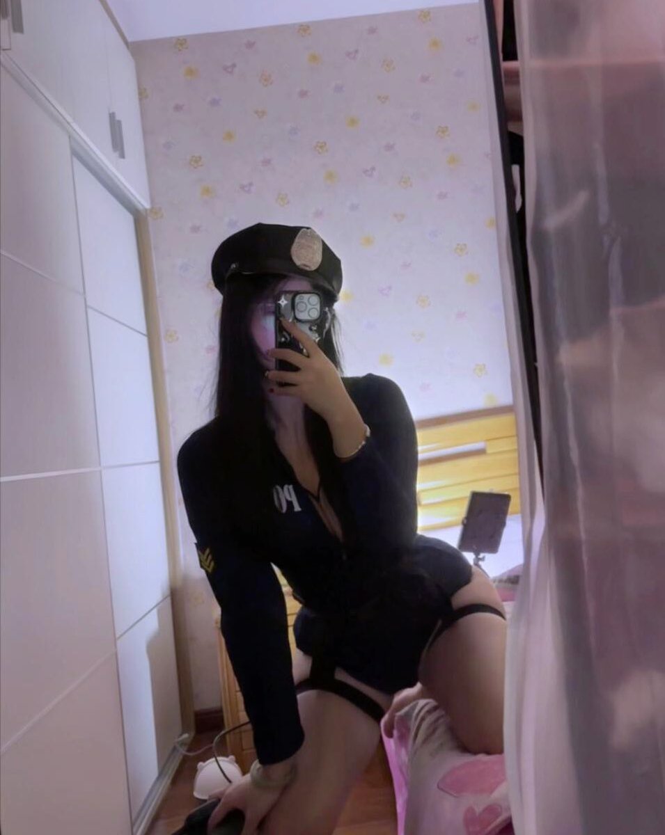 姐是屌丝，吃完弟弟的屌会拉丝 https://t.co/tyeM22Ut7Q
