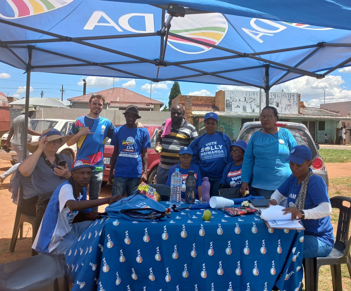 DeaconNortman's tweet photo. Today we had a voter registration and petition table in Munsieville, Ward 24, Mogale City. 💙🇿🇦💙
Make your voice heard, and reject Eskom's 40% tariff increase by signing our petition at: https://t.co/51GMCY26EF
Register to vote at: https://t.co/YzuMvSpPAf
#StopPowerGrab https://t.co/9OV6A26Qmc