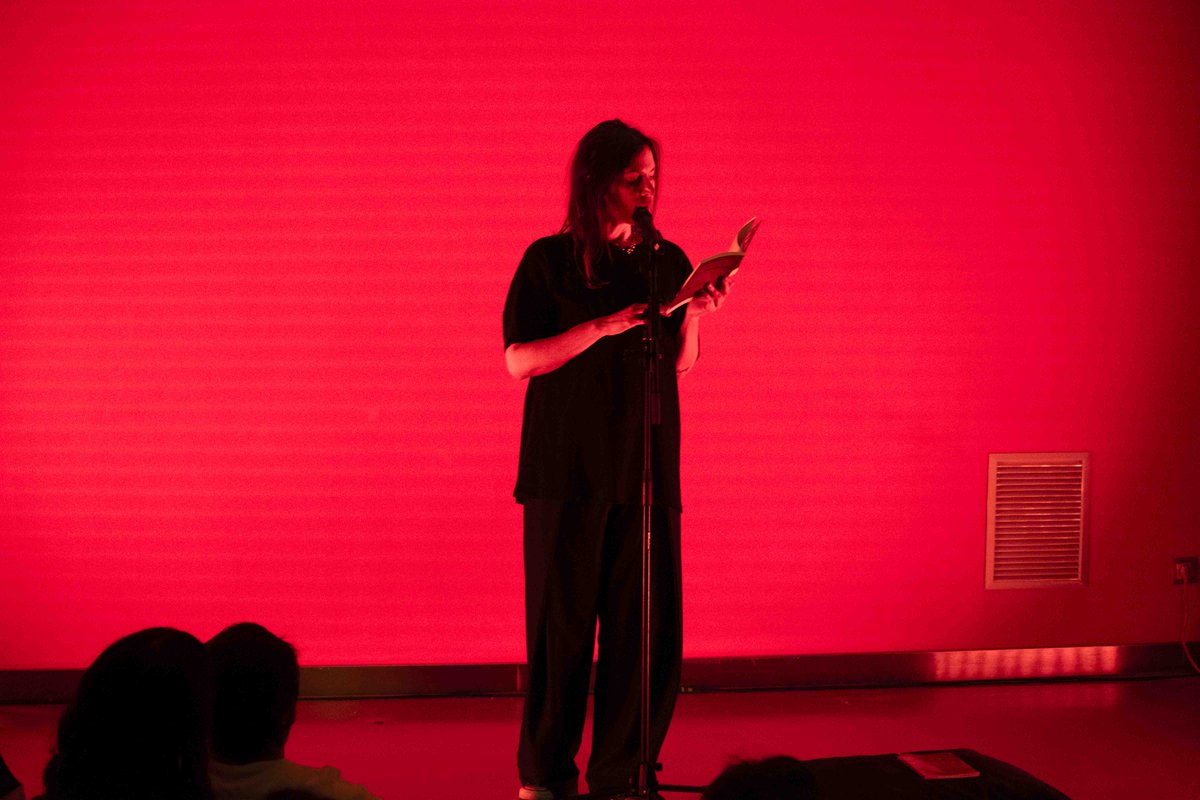 LaCasaEncendida's tweet photo. @tartarelena @MalditoFestival @MariaEloyGarcia @LOSVERSONAUTAS @chuspatodiaz @ISABELDODIEGO @joshuaidehen80 Organizado por @ArrebatoLibros y @LaCasaEncendida, con el apoyo de @ComunidadMadrid y #Versopolis. #Literatura #Poesía

Crédito fotos: Xavi Olmos y Jaime Gonz lez Franco https://t.co/i5gJQmQwMr