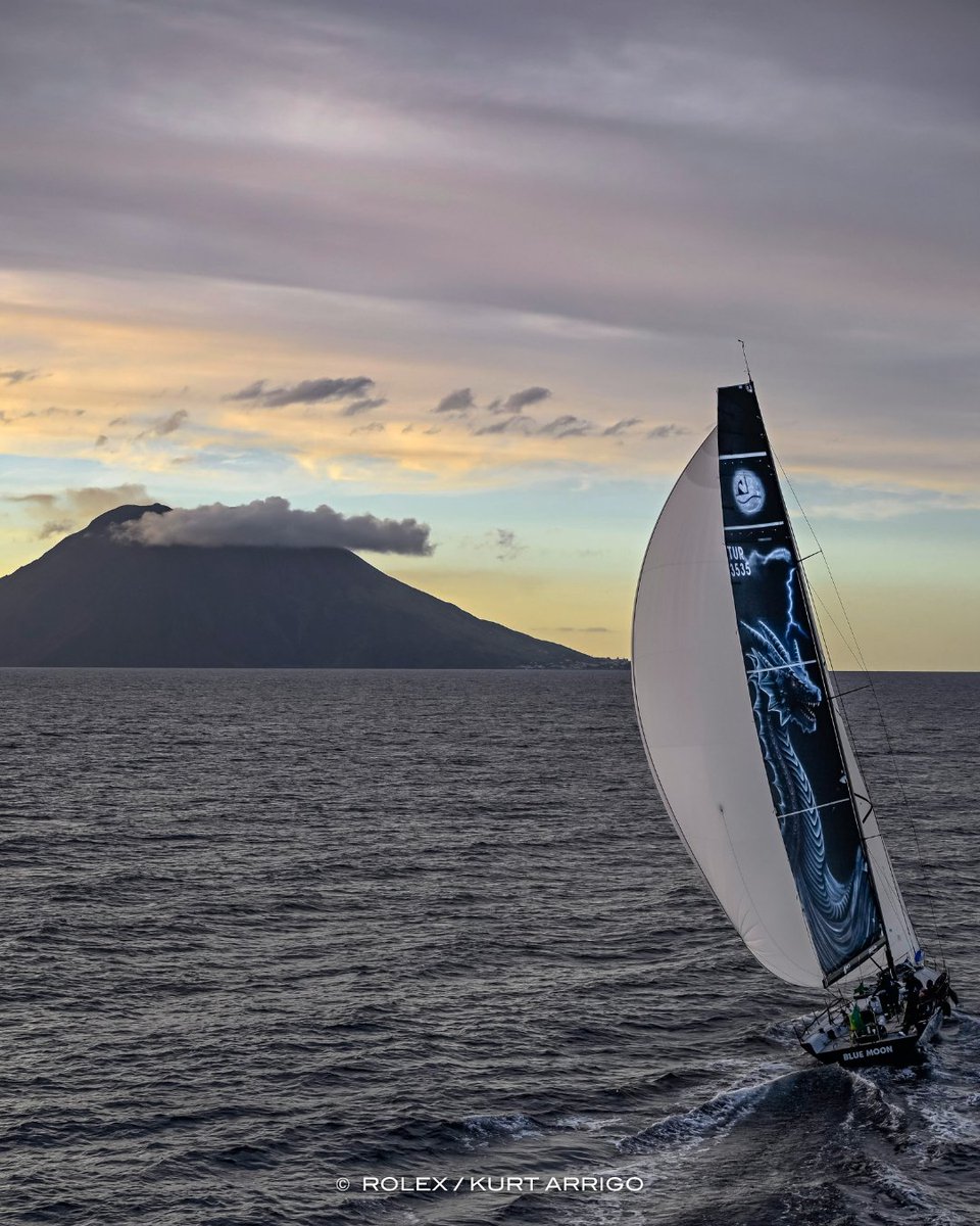 RolexMiddleSea's tweet photo. Gliding past a smoking giant 🌋

Scenes from passing by the smoking Stromboli volcano 188NM into the race 🗺️

#RolexMiddleSeaRace #RMSR #Rolex #Yachting #Sailing #RMYC
📷 Rolex | Kurt Arrigo https://t.co/PLvgt5vWU0