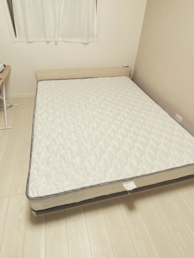 peaceTOmasa's tweet photo. IKEAのセミダブル8年間使って
新しくクイーンサイズのローベッド買いました

IKEAのカムホイール式は解体組み立て2度とやりたくないww

今回のは全て六角とスパナだけ
解体する時も楽やね

最高 https://t.co/rfFB3dOD7z