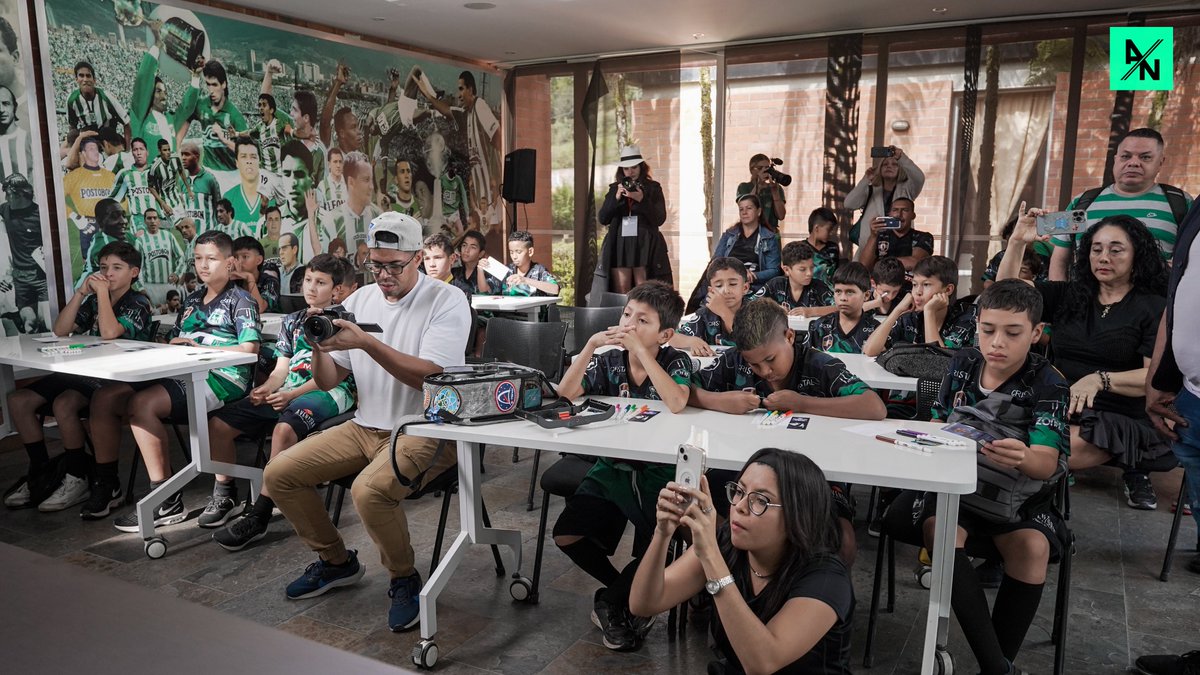 Ciencia y deporte 🤝

Nos alegra poder colaborar con <a href="/SpaceUnitedFC/">Space United FC</a>  y fortalecer la relación entre el fútbol y las ciencias espaciales. Gracias a ingenieros de Blue Origin, SpaceX y Boeing, nuestros niños de la <a href="/copaatlnacional/">Copa Atlético Nacional</a>  aprenderán cómo su trabajo en la exploración