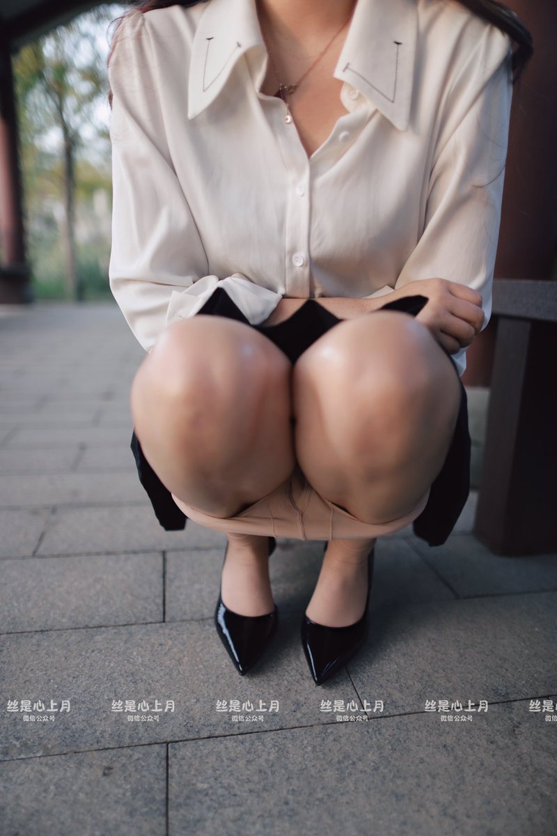 帘外雨潺潺，
春意阑珊。
梦里不知身是客，
一晌贪欢。

流水落花春去也，天上人间～

当心落水，梦里寻欢～ https://t.co/yaNYtTPg3Q