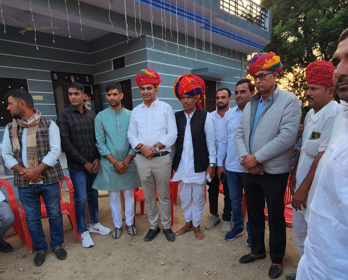 SubhashCKSG's tweet photo. क्षेत्र के विभिन्न वैवाहिक समारोह में सम्मिलित होकर अपनो से मुलाकात की और उन्हें शुभकामनाएं दी। https://t.co/sVT7dLphZc