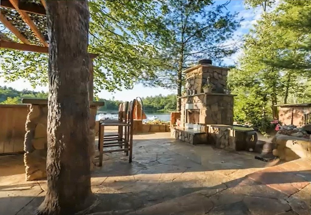 JoeSusanYSBH's tweet image. 🔥 Let’s turn down the cold and turn up the heat! Designer outdoor fireies are perfect for cozy nights &amp;amp; s’more-making. Don’t worry about the heat; just enjoy the glow! ✨🔥 #FirePitFun #WinterWarmth #CozyVibes