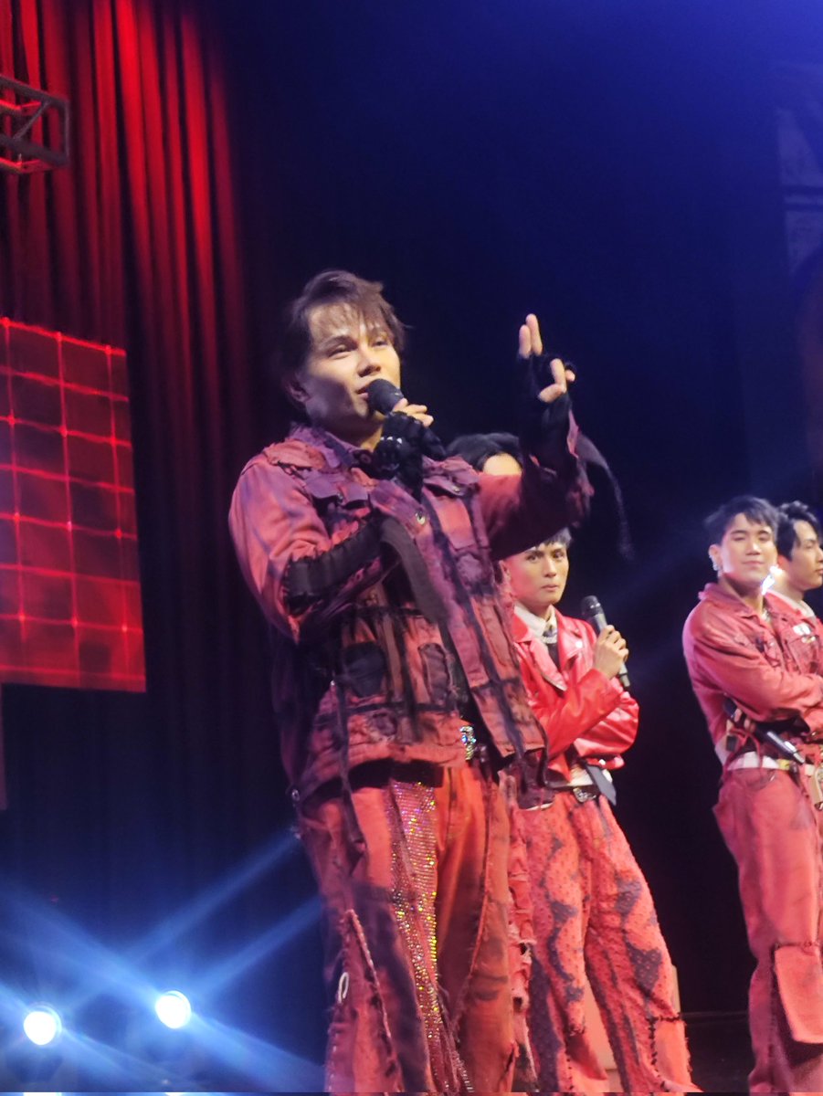 Ang leader nating napakaraming kwento lagi 🙈 
Pero syempre aliw na aliw naman tayo makinig 😉

AppreACEtion Day
<a href="/1stoneOfficial/">1ST ONE</a> #1stOne 
#1stOne_ACE #1stOne_WalaNgIba