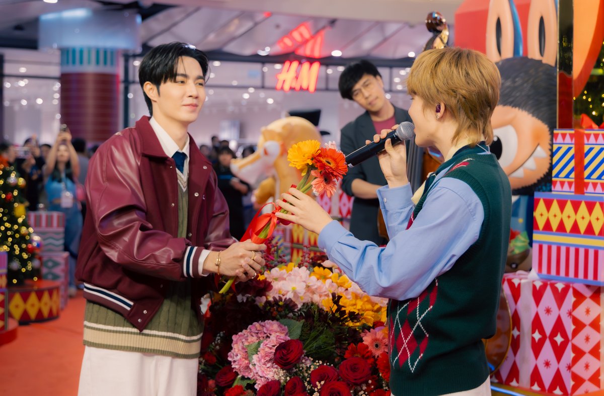 CpnLife's tweet image. ช็อตนี้ดีย์ต่อใจที่สุดเลยค่าาา 😘

#ZeeNuNewXmasนี้ที่เซ็นทรัล
#Xmasนี้ที่เซ็นทรัล
#ZeeNuNew #ZeePruk #Nunew #ซนซน #ซีนุนิว
#TheWorldsGreatCelebration2025
#CentralPattana #เซ็นทรัลพัฒนา #centralwOrld