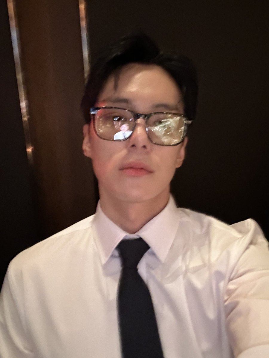 minhyuklocked's tweet photo. minhyuk at his friends wedding 🤍 #민혁 https://t.co/LgrF6RKE9I