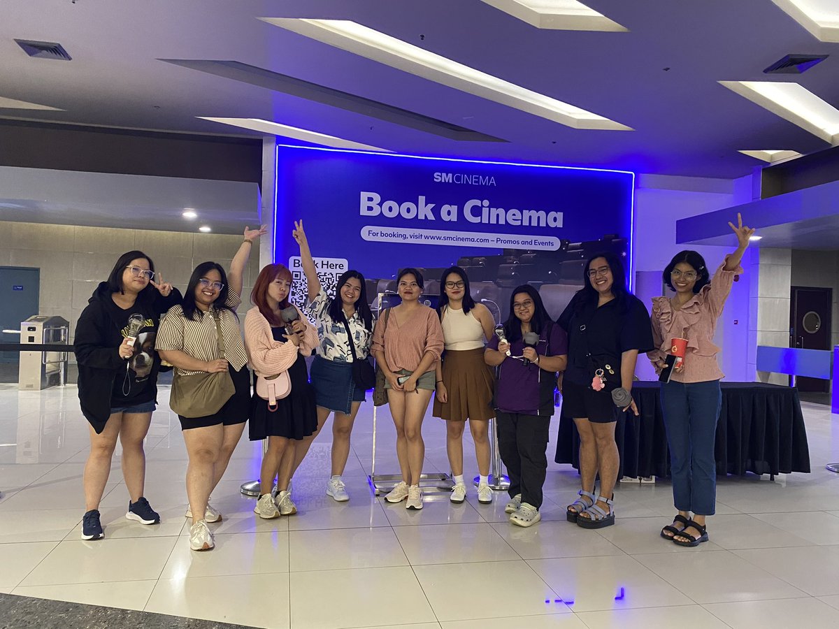 Tkwangg's tweet photo. HIGHLIGHT Lights Go On again 💡💫 

Team SM Clark! 

#HIGHLIGHT #LIGHTS_GO_ON_AGAIN_IN_CINEMA https://t.co/m1tgVCqjvY