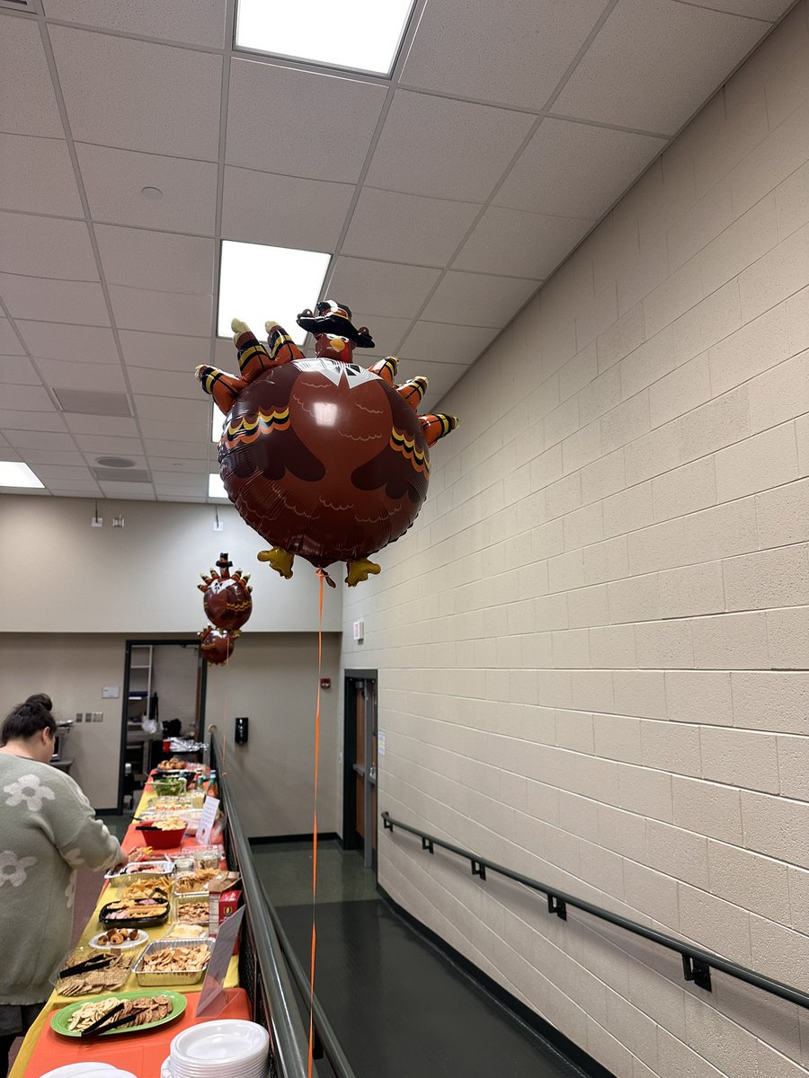 KrisEsthe's tweet photo. The Lincoln team has a lot to be thankful for this year! So happy to bring back our annual staff Thanksgiving luncheon. 🤎🍗🍽️ @D99Cicero #LincolnLions https://t.co/nxi61yb3u4