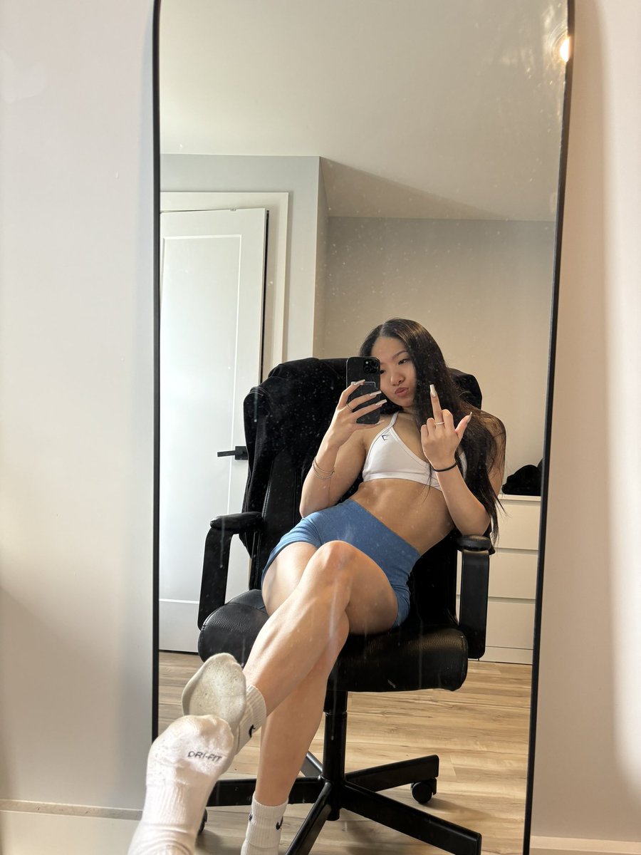godessbitch's tweet photo. Open that wallet for me 💅💸 https://t.co/Gnc8jpimJZ