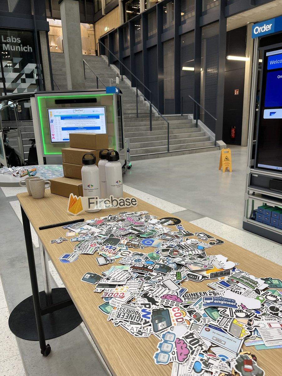 aimans_3's tweet image. #DevFest Munich 2024 is live!
So glad to have @webmaxru @tomayac @fellyph @TimKumpat and 100+ Munich folks with us! 💛💜💙

#devfestmunich #gdgmunich #saplabsmunich