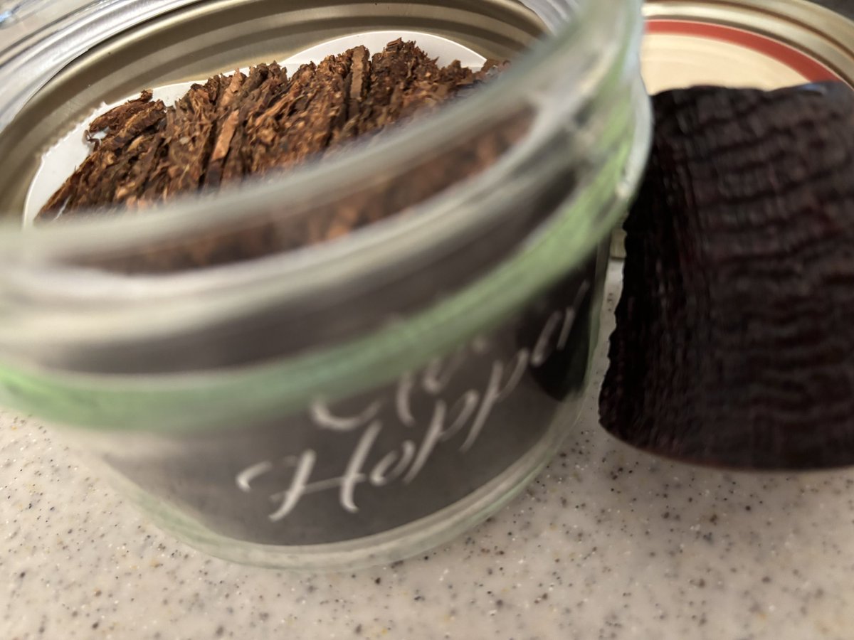 eiji_stroganoff's tweet image. ラッパーNicaraguan、バインダー、フィラーNicaragua。パイプタバコの方はCigar Leaf、Perique、Virginiaという葉組。いずれもいわゆるOEM。このセンスと形にするチカラが羨ましい。
#Warped #CloudHopper #No485