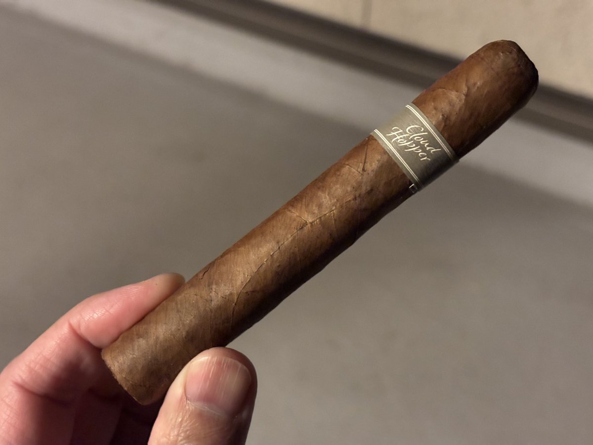 eiji_stroganoff's tweet image. ラッパーNicaraguan、バインダー、フィラーNicaragua。パイプタバコの方はCigar Leaf、Perique、Virginiaという葉組。いずれもいわゆるOEM。このセンスと形にするチカラが羨ましい。
#Warped #CloudHopper #No485