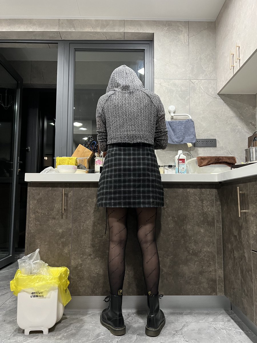 0871云南昆明同好投稿，坐标西山区，找同城同好互换老婆原味丝袜，老婆爱穿运动鞋马丁靴，气味系味道足，单男素质高的也可以上门保养鞋袜，同城有意向的私我报名参与。 https://t.co/UIMZwbzD4G