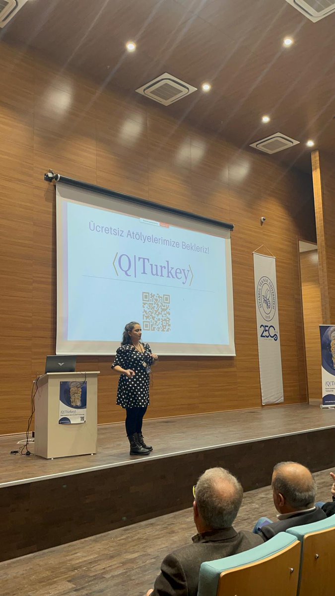 Kuantum Günleri'24 etkinliğimiz, Marmara Üniversitesinden Saba Bozpolat'ın QTurkey Atölyeleri hakkındaki sunumuyla devam ediyor.