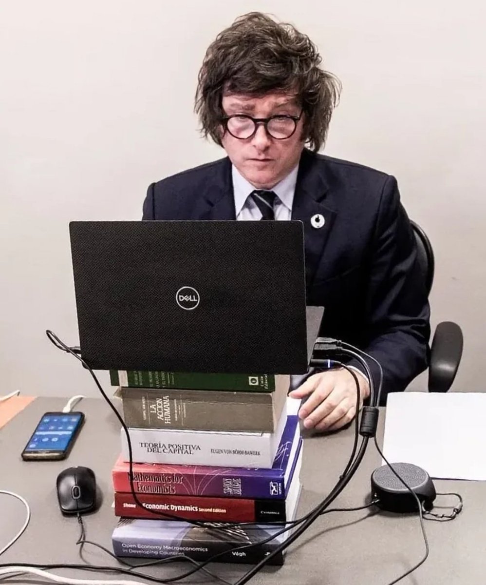 LibertarianDuty's tweet photo. The gigachad computer setup https://t.co/U6VBxYdnCA