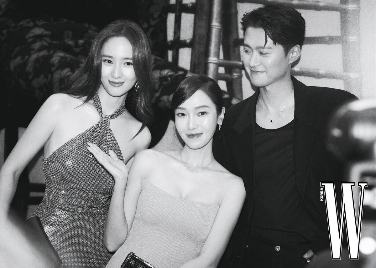 Krystal with Jessica and Gong Myung🖤