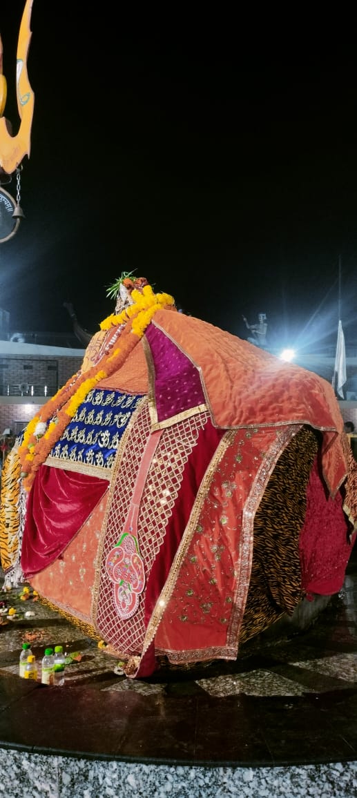 panditmishraji's tweet image. आज दिनांक 23-11-2024 शनिवार को कुबेरेश्वर धाम सीहोर के प्रदोष काल संध्या आरती का भव्य दर्शन
कुबेरेश्वर भंडारी आप सभी की मनोकामना पूरी करे
#kubereshwardhamsehore #kubereshwarmahadev #sihorewale 
#kubereshwardhamkeupay #Pandit_Pradeep_Ji_Mishra