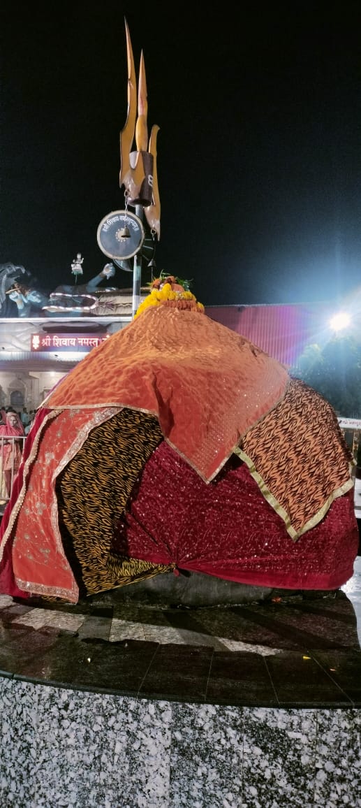 panditmishraji's tweet image. आज दिनांक 23-11-2024 शनिवार को कुबेरेश्वर धाम सीहोर के प्रदोष काल संध्या आरती का भव्य दर्शन
कुबेरेश्वर भंडारी आप सभी की मनोकामना पूरी करे
#kubereshwardhamsehore #kubereshwarmahadev #sihorewale 
#kubereshwardhamkeupay #Pandit_Pradeep_Ji_Mishra