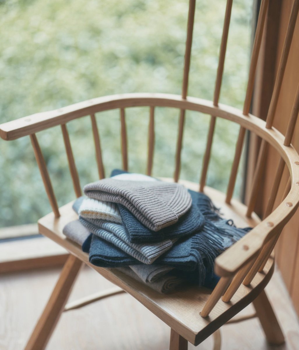 StAnnsShopping's tweet image. Crafted from a soft lambswool and cashmere blend, these woolly winter beanies and snuggly scarves 🧣 from @MossBros make wrapping up warm, super stylish. 👌

#WinterWarmers #ColdWeatherStyle #MossBros #StAnns