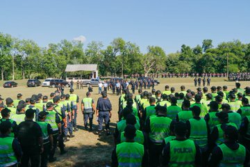 ParaguayTVHD's tweet photo. ▶️El despliegue de fuerzas del orden que abarca el barrio Obrero y zonas aledañas, asegurando el bienestar de los asistentes mediante controles estratégicos y presencia policial reforzada.

#LaGranConquista https://t.co/NjOzTWtmQC