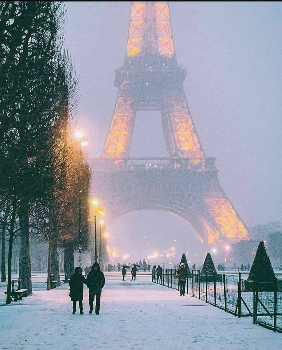 pamvonhadder's tweet photo. snow in paris ❄️🌨️🤍 https://t.co/PKws3eUs0k