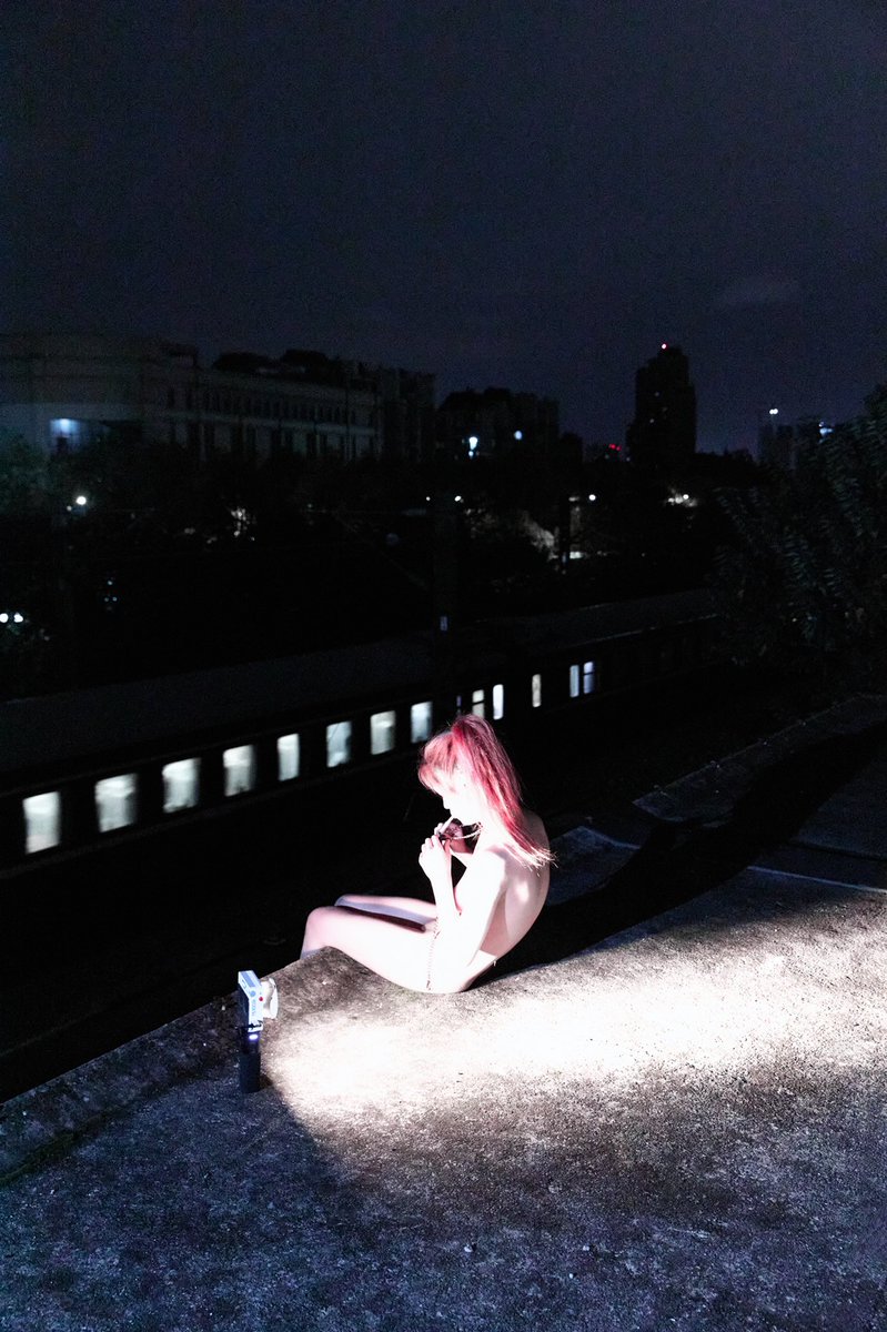 可能是今年最后一次外拍。冷得发抖，像是午夜的汽笛。
📷：@hzhu421850 
投稿@jiumc86 @Longshow520 @XXman61101766 https://t.co/TFc39sUuU5