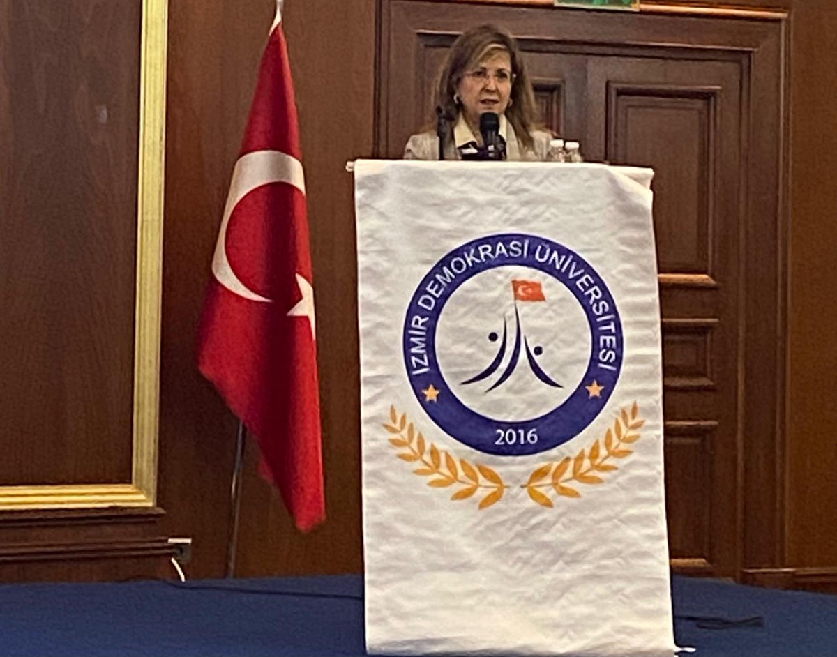 İzmir Demokrasi Üniversitesi (@izmirdemokrasi1) on Twitter photo İzmir Demokrasi Üniversitesi VII. Uluslararası Sosyal Bilimlerde Kritik Tartışmalar Kongresi düzenlendi. Açılış konuşmasını yapan Rektör Tunçsiper sosyal bilimlerin toplumların dönüşümündeki rolünün önemine değindi.
<a href="/tbedriye1/">Bedriye Tunçsiper</a> #izmirdemokrasiüniversitesi #kongre #sosyalbilimler İzmir Demokrasi Üniversitesi VII. Uluslararası Sosyal Bilimlerde Kritik Tartışmalar Kongresi düzenlendi. Açılış konuşmasını yapan Rektör Tunçsiper sosyal bilimlerin toplumların dönüşümündeki rolünün önemine değindi.
<a href="/tbedriye1/">Bedriye Tunçsiper</a> #izmirdemokrasiüniversitesi #kongre #sosyalbilimler