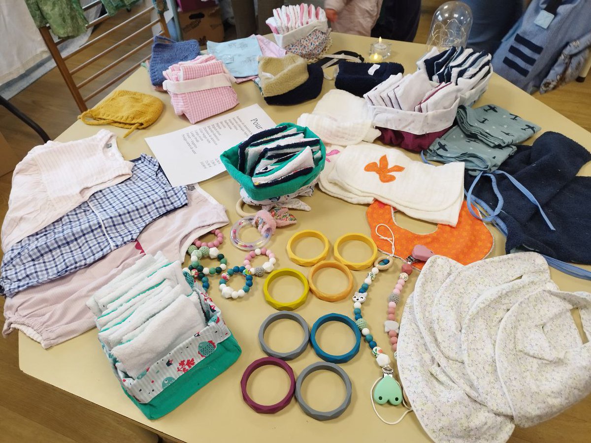 Beaujolais nouveau au marché ce matin. 
Marché de Noël à l'école st julitte avec chorale à 15h30.
Match de 🏀 à 17h30
Théâtre "le voyage de Molière" ce soir à 20h30 !